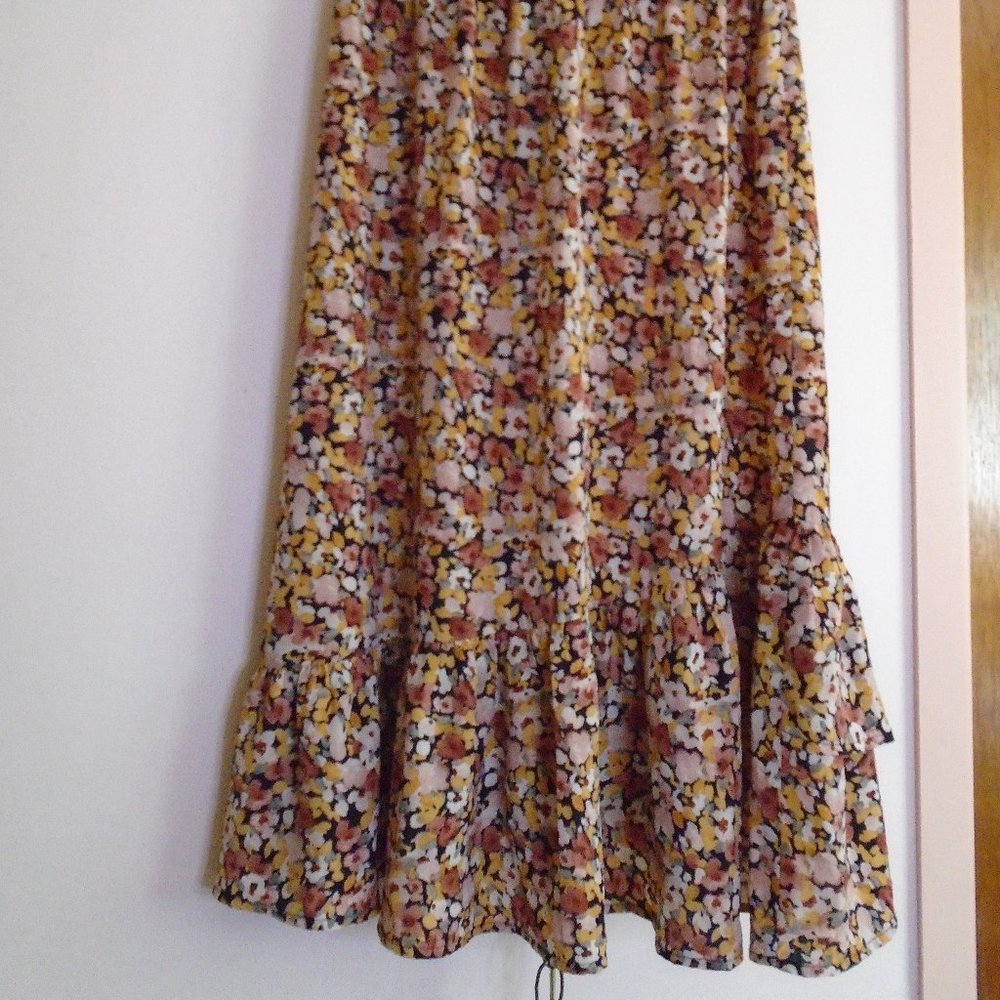 Cute Floral Skirt, NWT